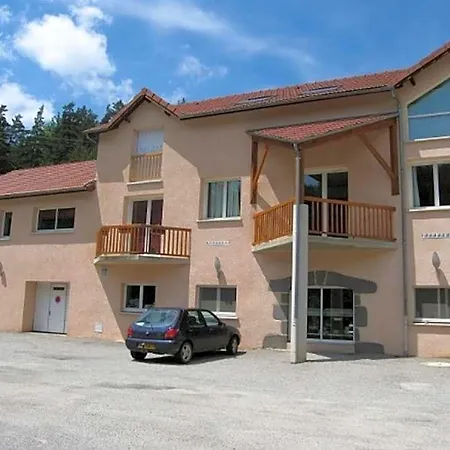 Otel Du Bout Du Monde Saint-Georges (Cantal)