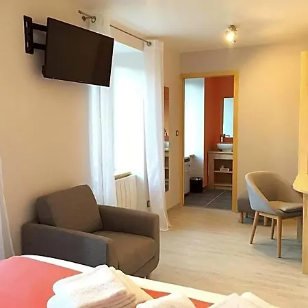 Otel Du Bout Du Monde Saint-Georges (Cantal)